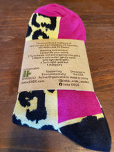 Load image into Gallery viewer, *New Inventory - Medium Thick - Leopard Socks