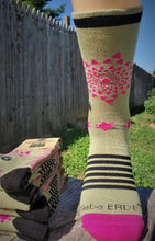 Load image into Gallery viewer, Medium Thick - Fuchsia Flowers