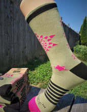 Load image into Gallery viewer, Medium Thick - Fuchsia Flowers
